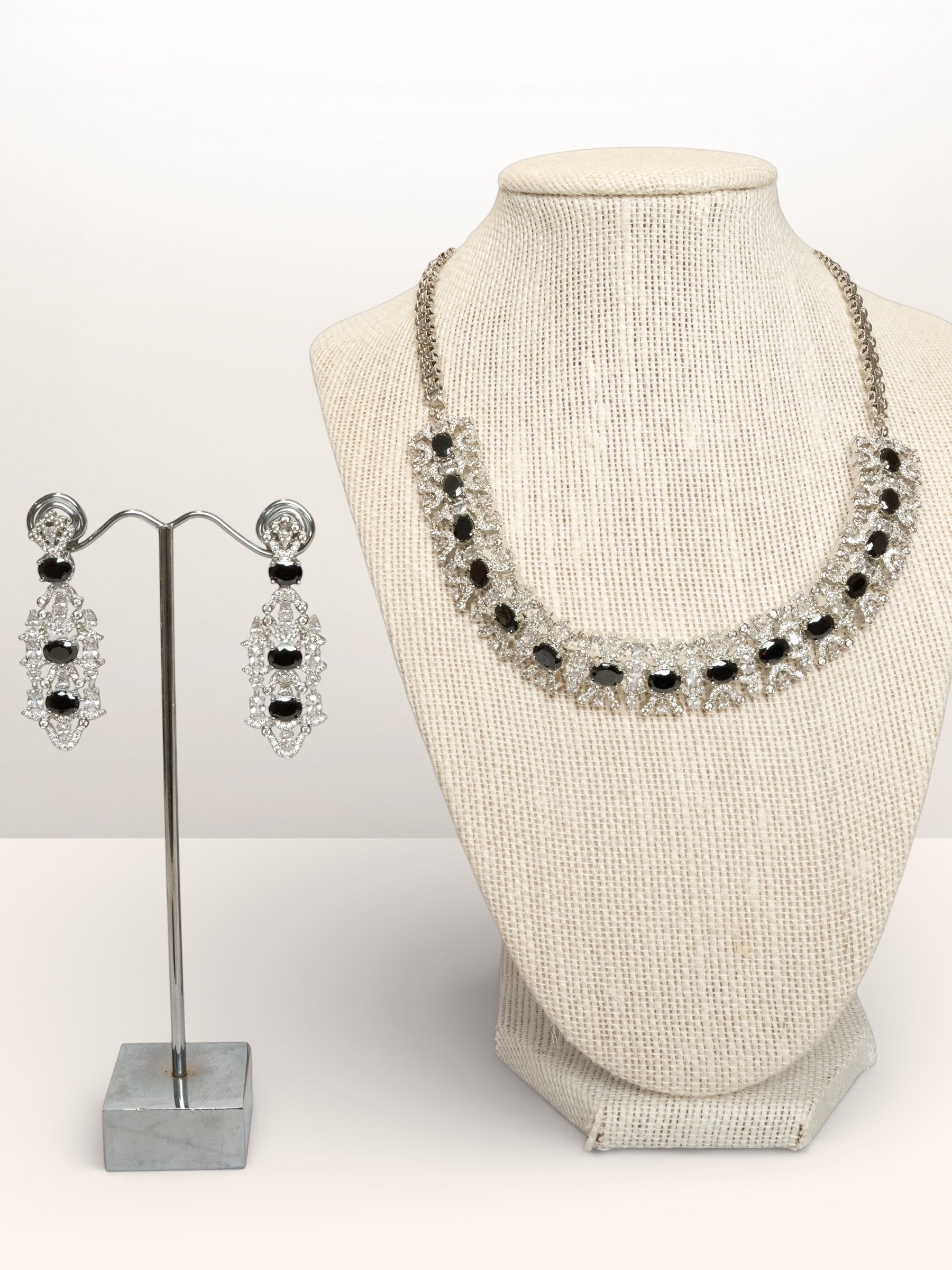 Earring and Neckpiece Set