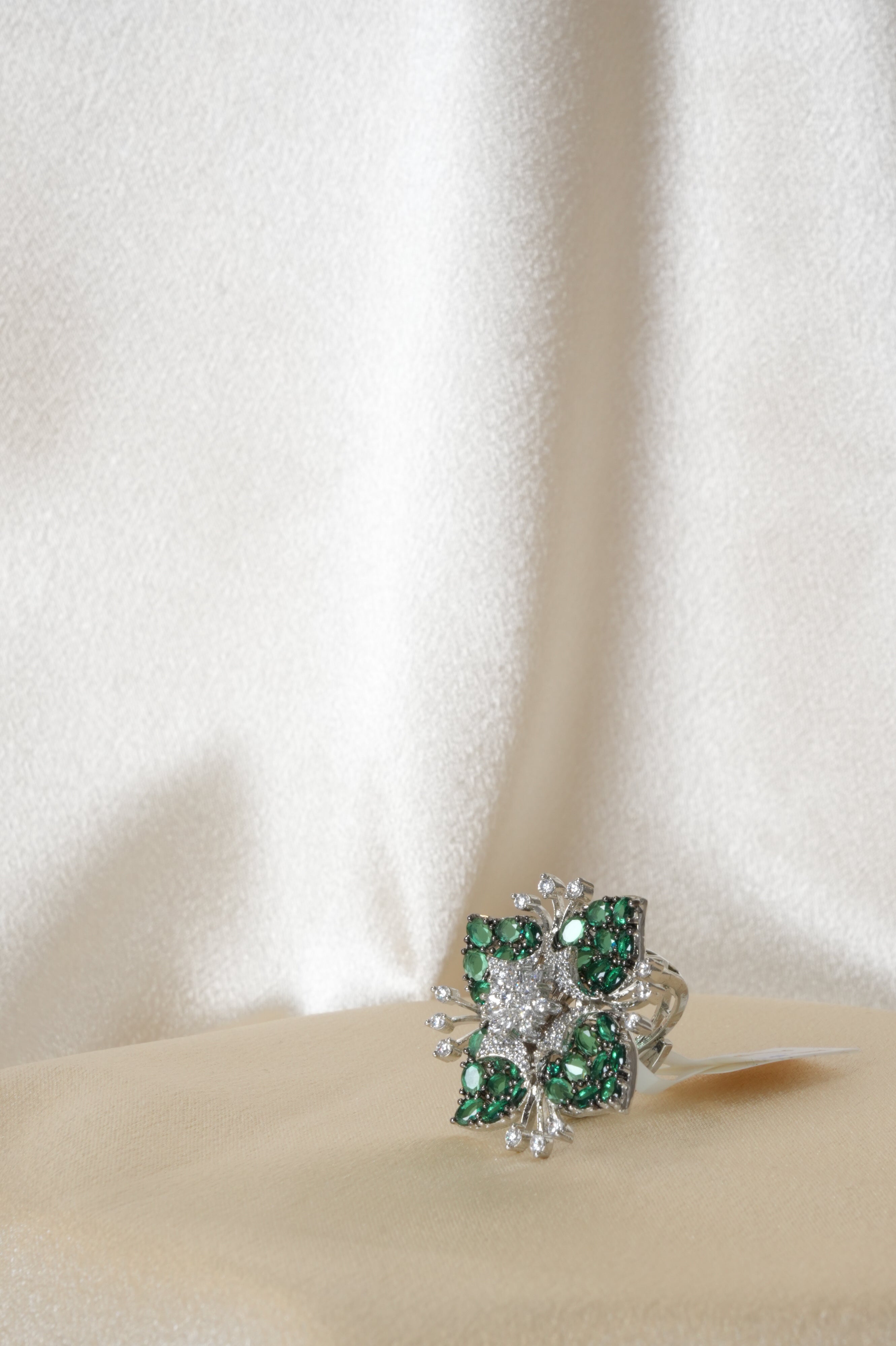 Elegant Emerald Floral Ring - Rings