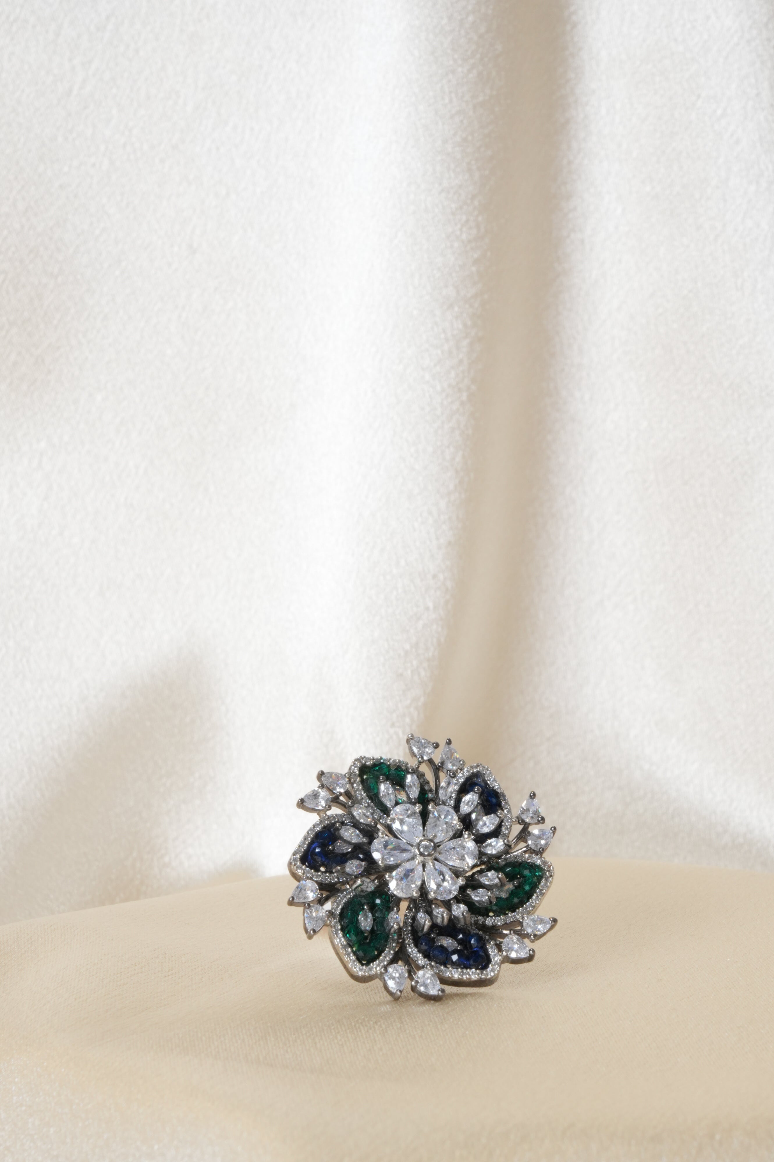 Elegant Emerald and Sapphire Floral Ring - Rings