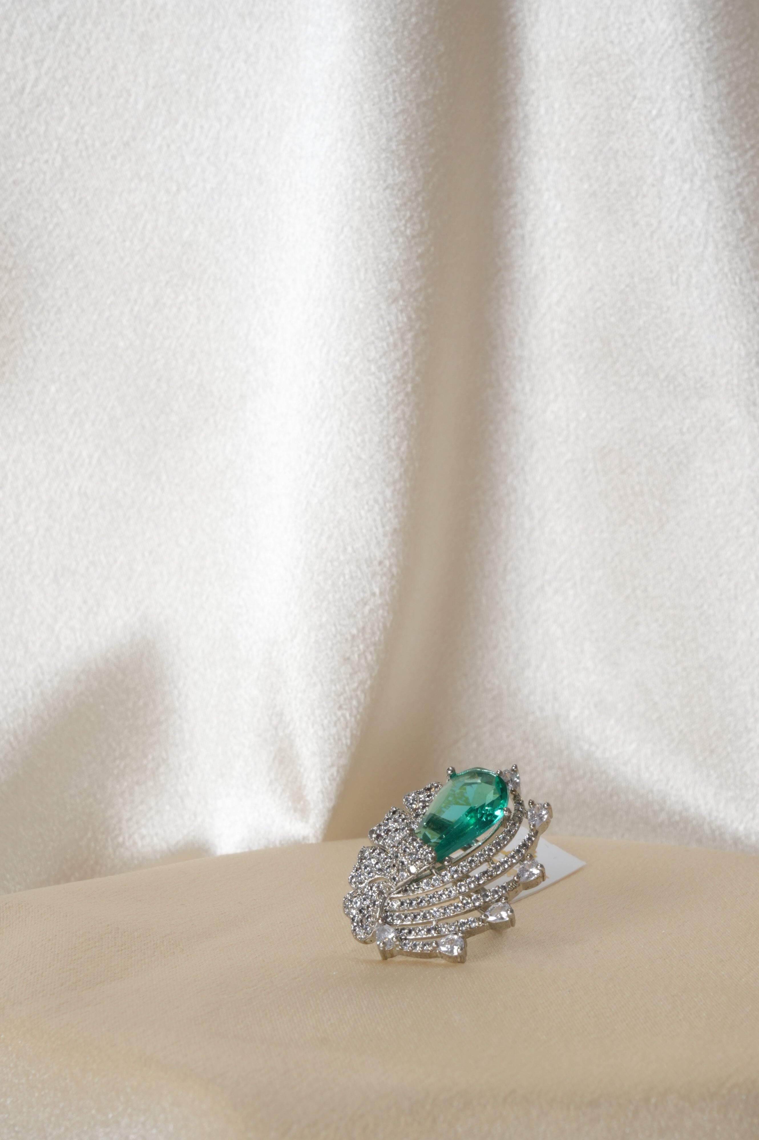 Elegant Emerald Crystal Ring - Rings