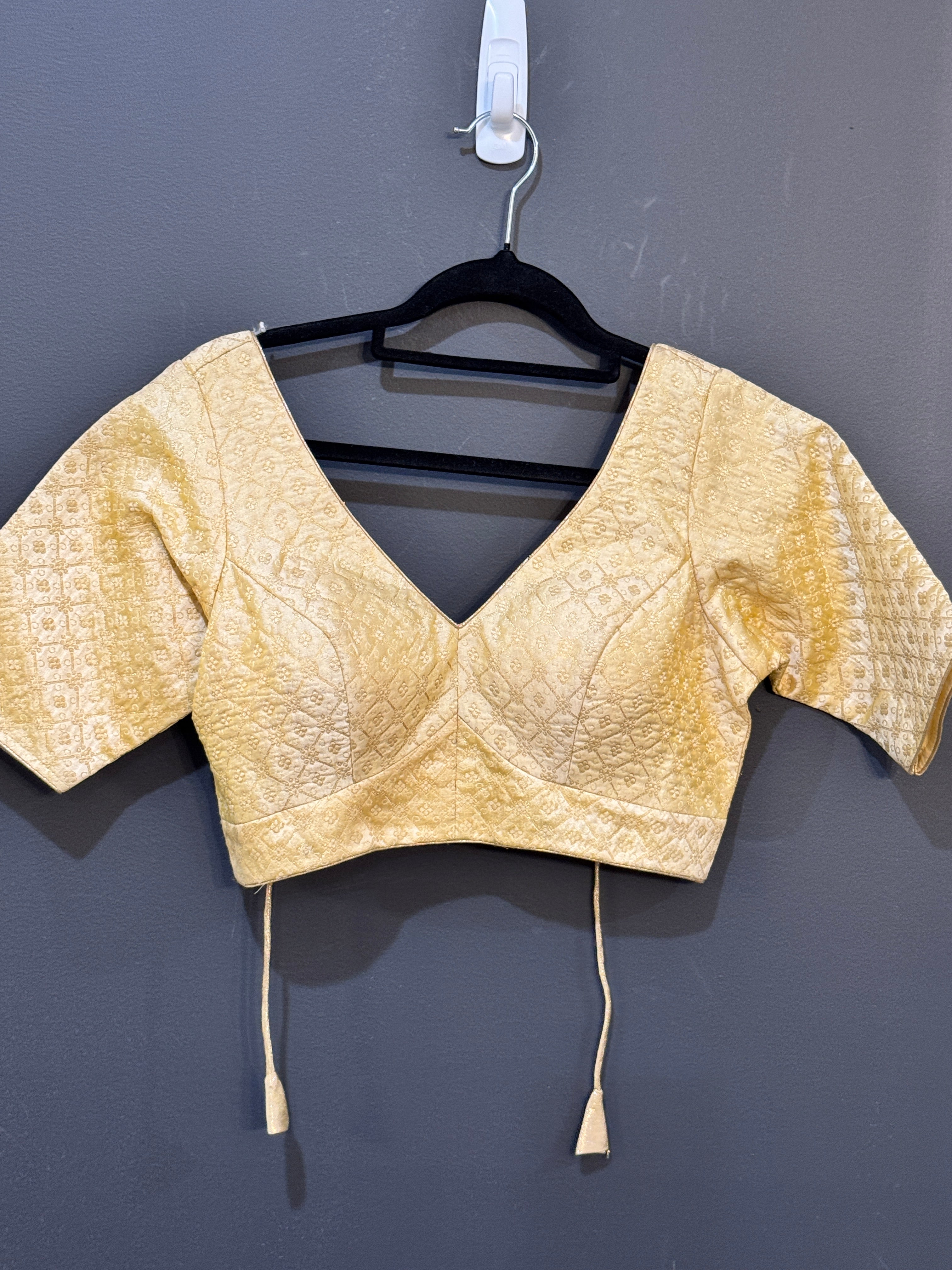 Elegant Gold Geometric Patterned Blouse - Blouse