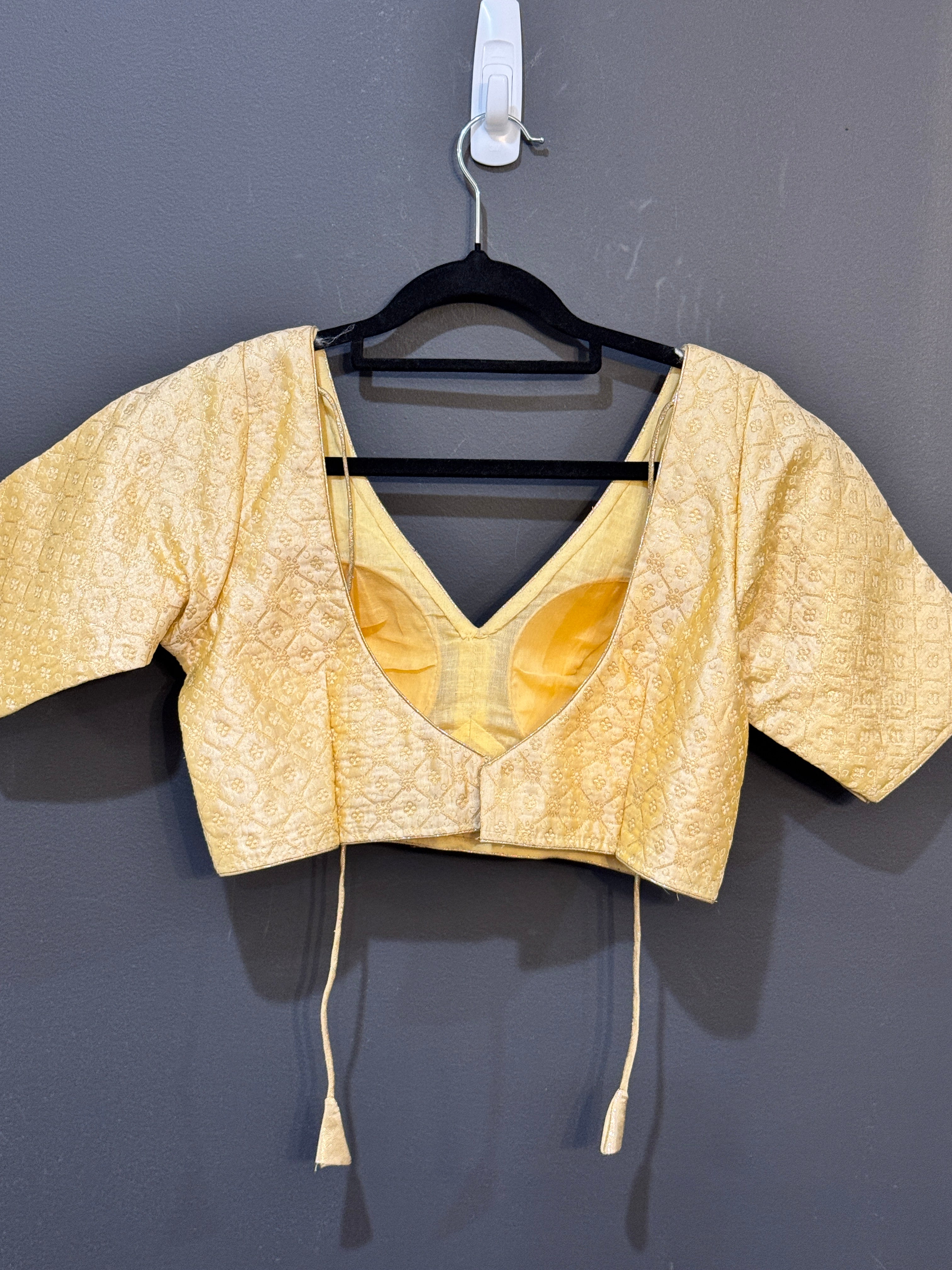 Elegant Gold Geometric Patterned Blouse - Blouse (2)