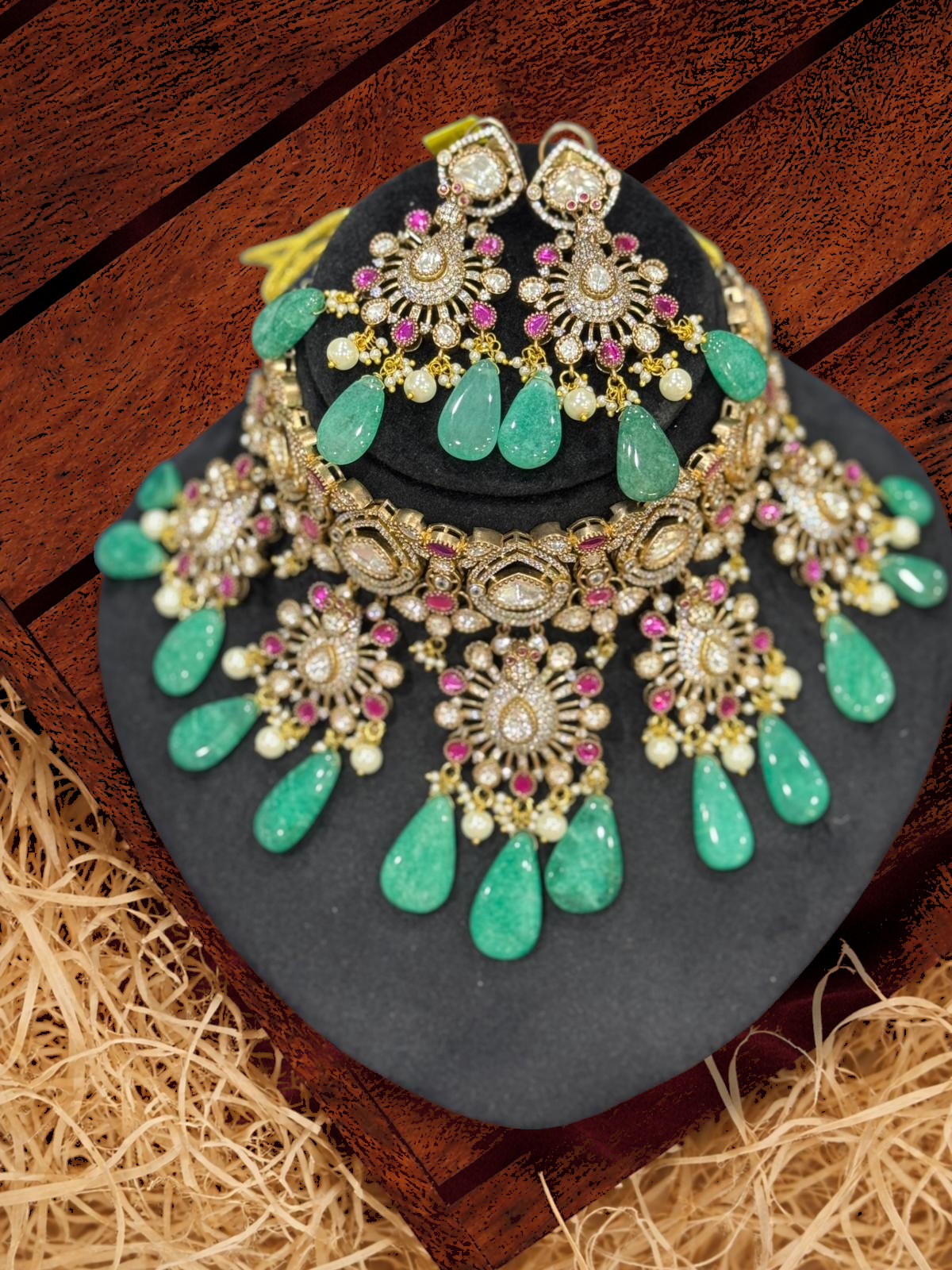 Elegant Green and Pink Necklace Set - Neckpieces & Earring Set