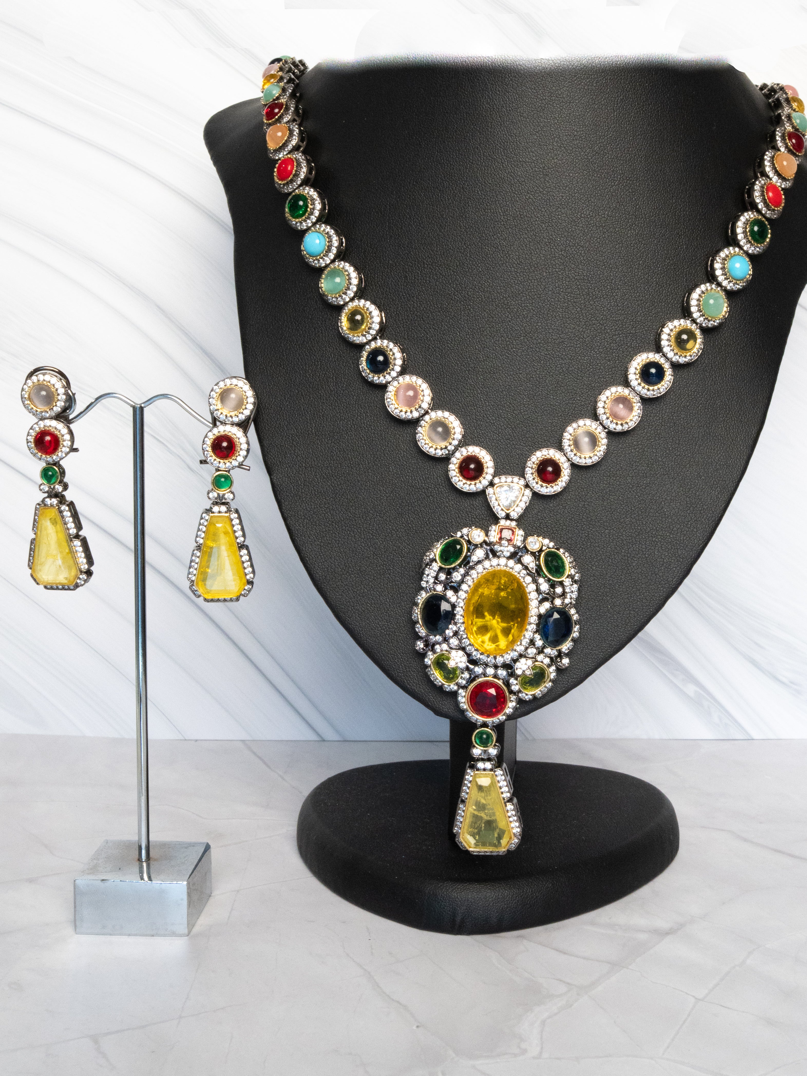 Earring and Neckpiece Set