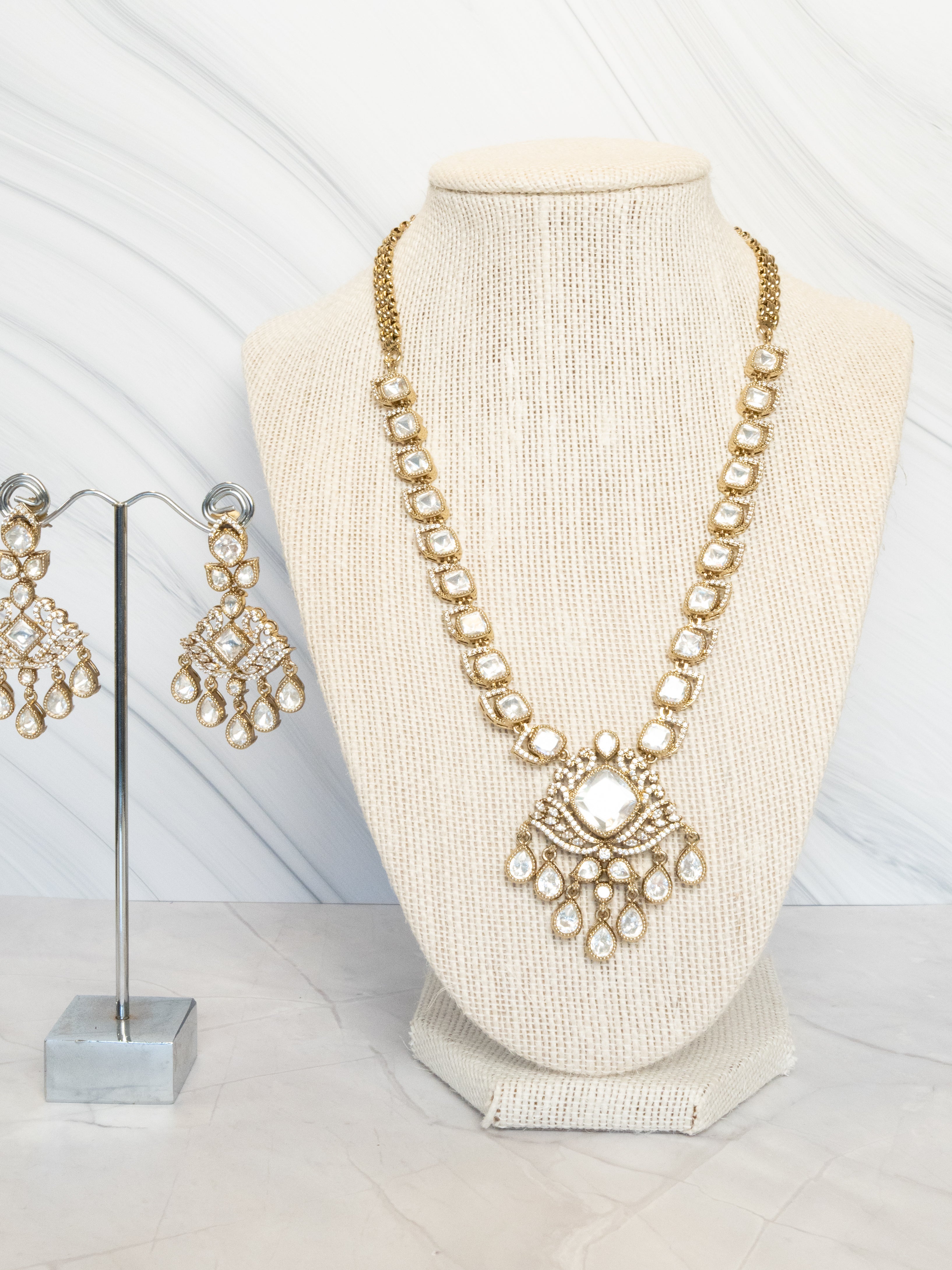 Earring and Neckpiece Set